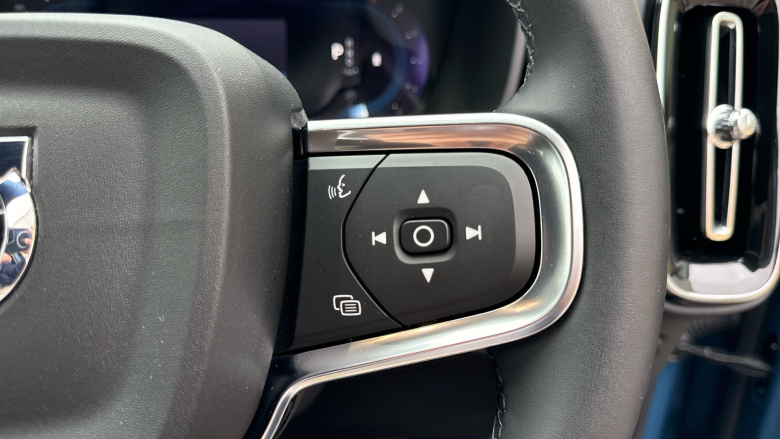 Volvo XC40 2.0 B3P Plus Dark 5dr Auto Petrol Estate